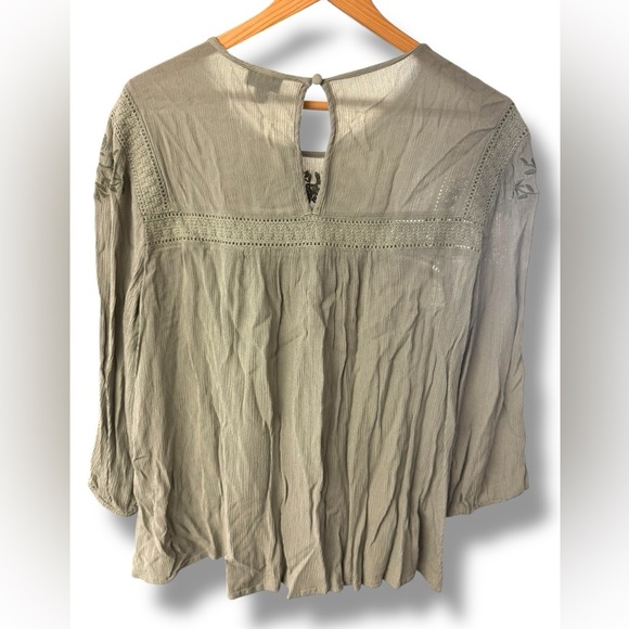 Torrid Crinkle Gauze Embroidered Top Sz 0X (14W) EUC - Picture 5 of 11